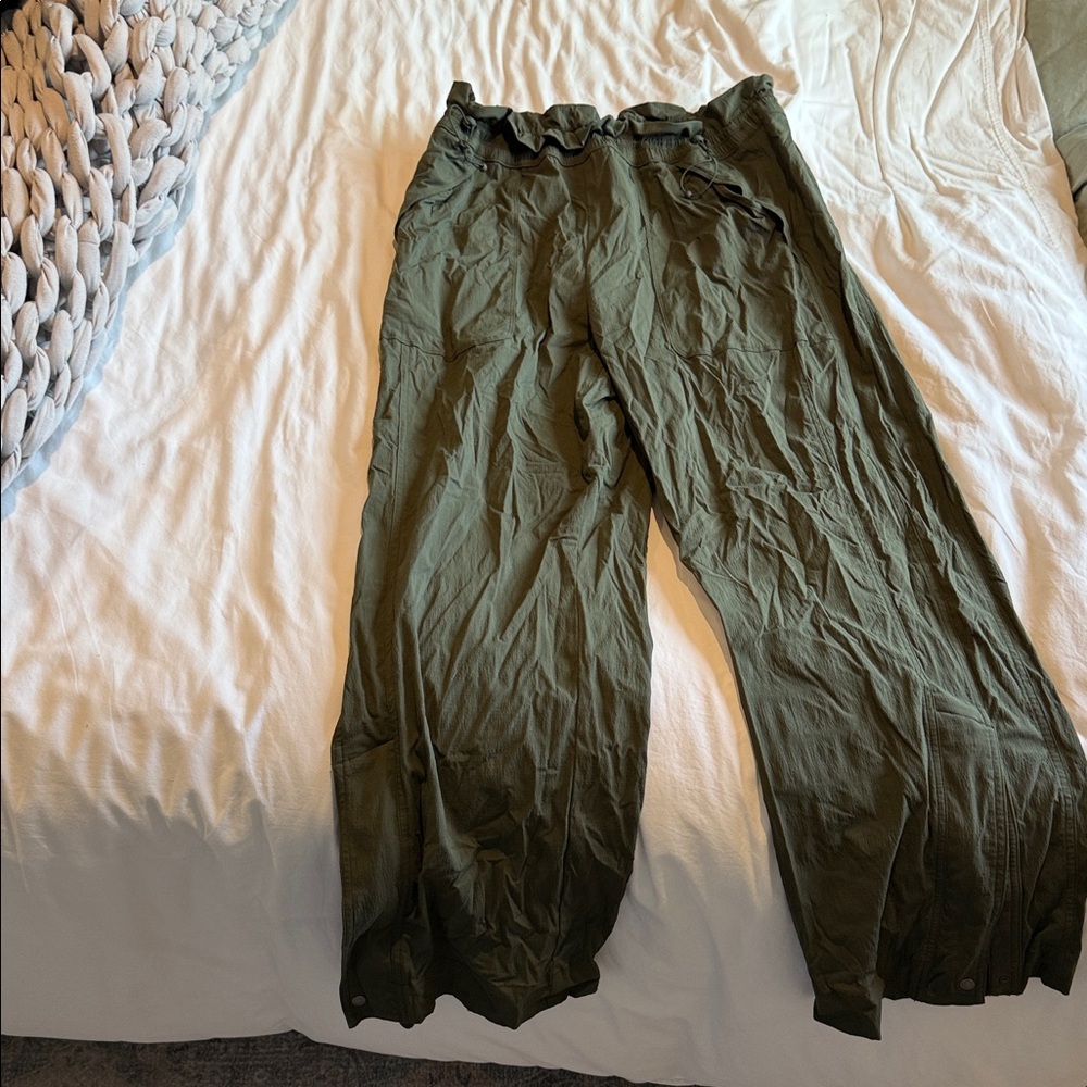 Athleta Olive Green Women's Capris